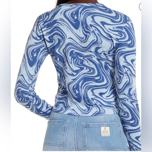 NWT Urban Outfitters Marble Print Baby Tee size M - Picture 2 of 8